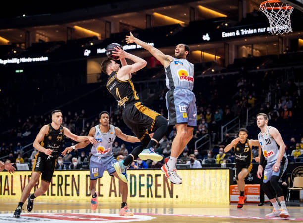 重篮筐周围 重篮筐周围