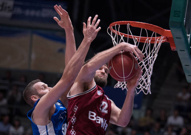 尤为突出 尤为突出