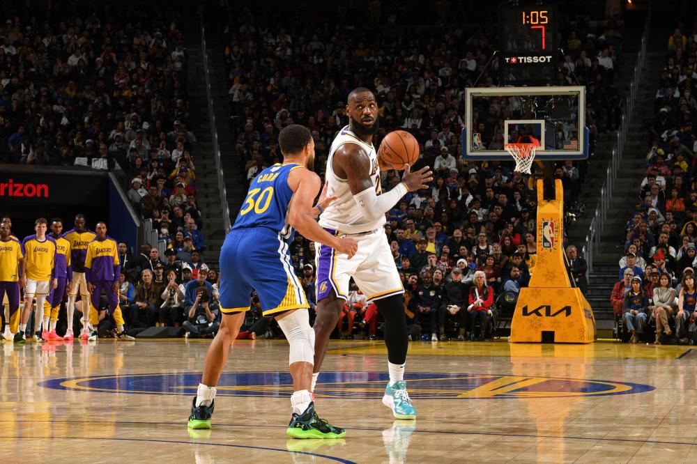 队首发亮相 队首发亮相